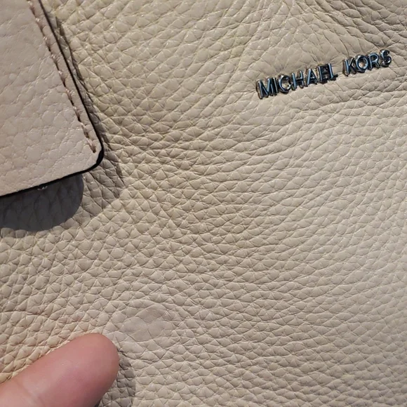❣️💫MARK DOWN 💫❣️Michael Kors cream Bag - Picture 11 of 13
